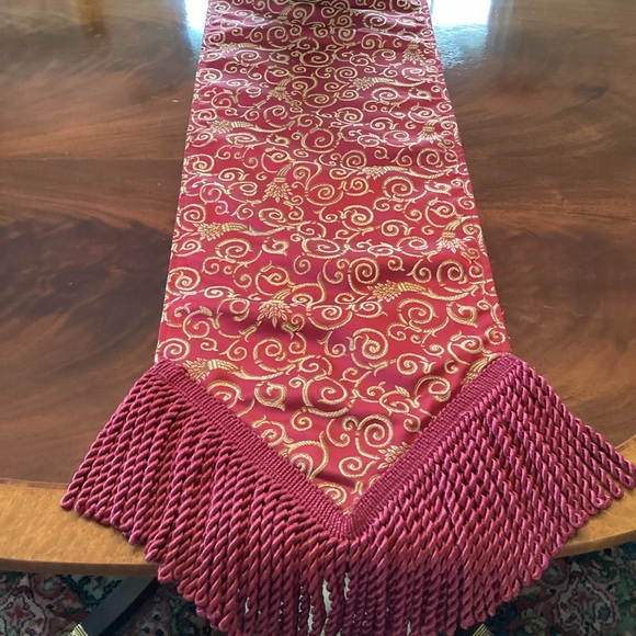 Fringed Table Runner - Picture 6 of 11